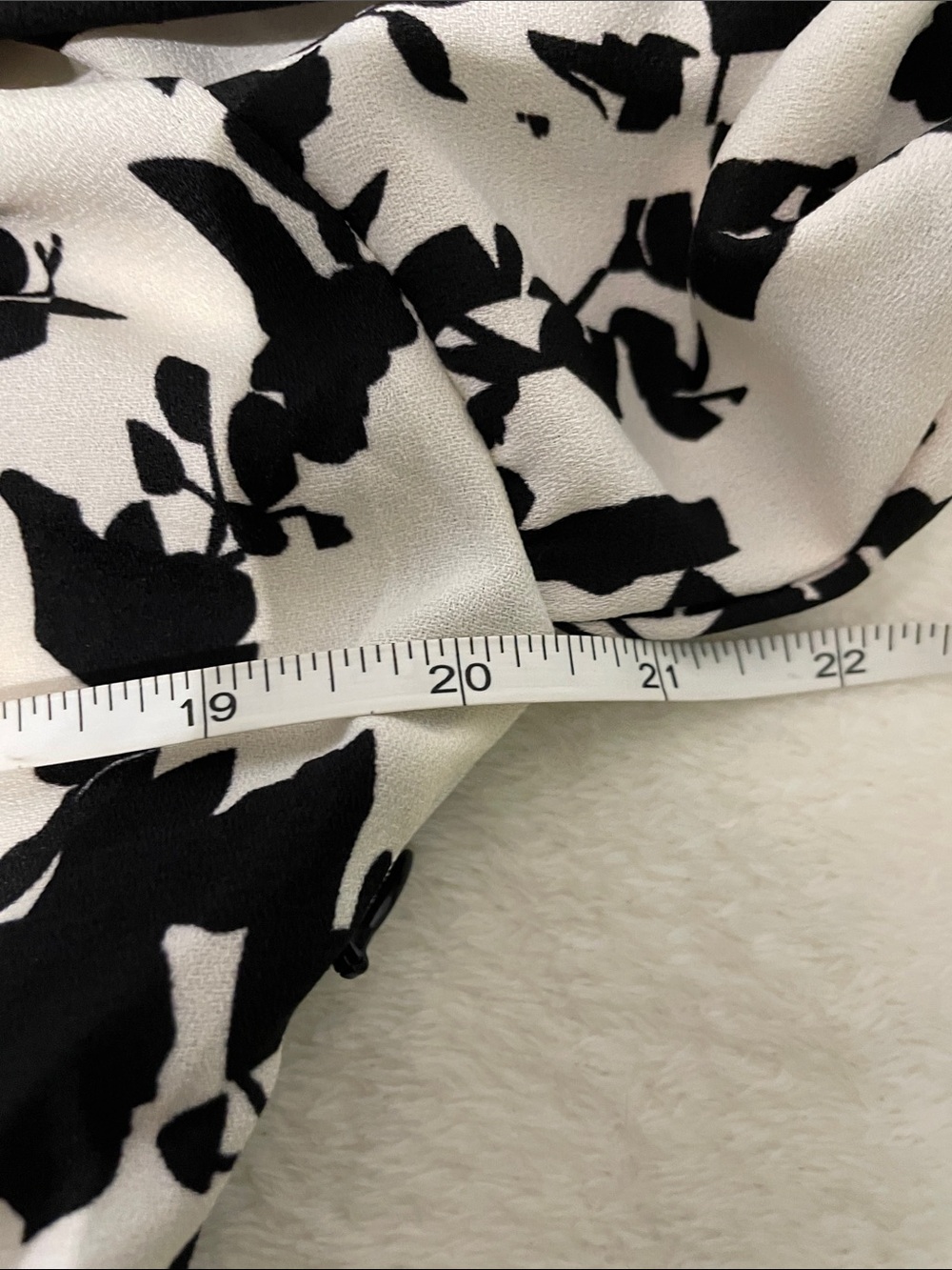 CAbi Black & White Graphic Print Top - Picture 14 of 16